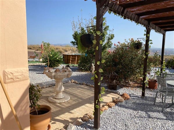 Casa de 3 habitaciones en Freila en venta con piscina - 184.500 € (Ref: 9469820)