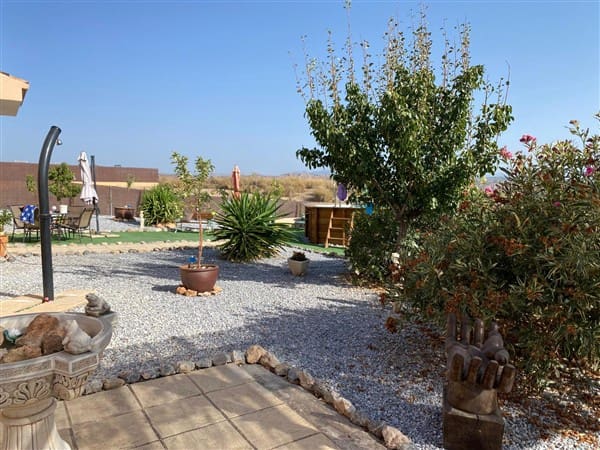 Casa de 3 habitaciones en Freila en venta con piscina - 184.500 € (Ref: 9469820)