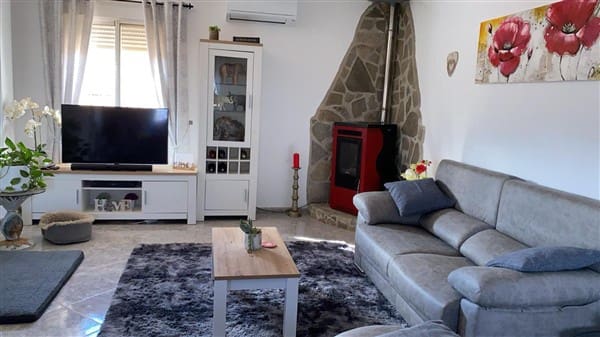 Casa de 3 habitaciones en Freila en venta con piscina - 184.500 € (Ref: 9469820)