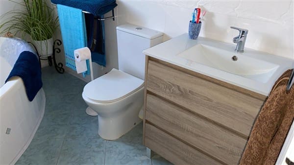 Casa de 3 habitaciones en Freila en venta con piscina - 184.500 € (Ref: 9469820)