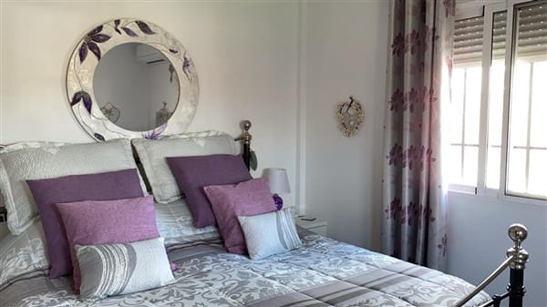 Casa de 3 habitaciones en Freila en venta con piscina - 184.500 € (Ref: 9469820)