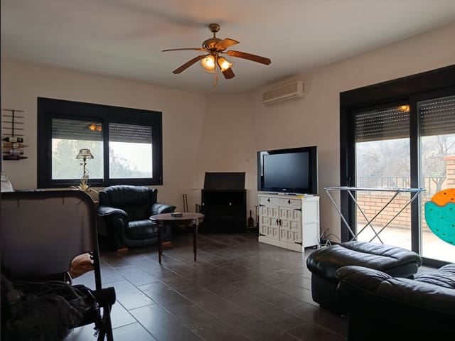 5 quarto Casa em Banda para venda em Cuevas del Campo com piscina garagem - 125 000 € (Ref: 9575023)