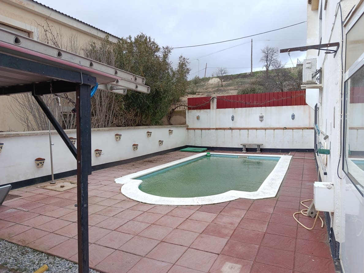 5 quarto Casa em Banda para venda em Cuevas del Campo com piscina garagem - 125 000 € (Ref: 9575023)
