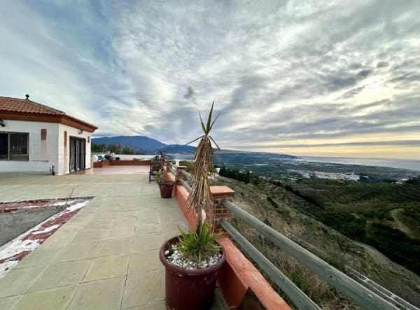 Chalet de 1 habitación en Salobreña en venta con piscina garaje - 197.000 € (Ref: 9581346)