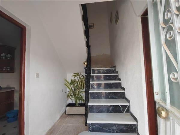 3 slaapkamer Huis te koop in Agron met garage - € 45.000 (Ref: 9737363)