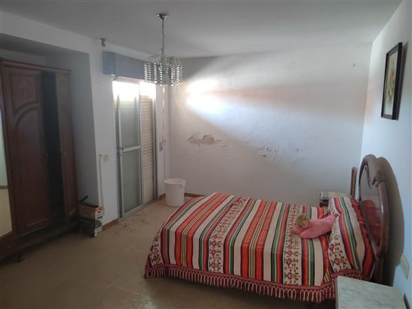 3 slaapkamer Huis te koop in Agron met garage - € 45.000 (Ref: 9737363)
