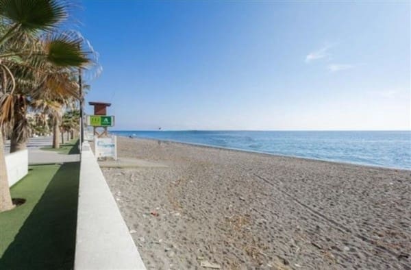 Adosado de 3 habitaciones en La Rabita en venta - 125.000 € (Ref: 9752455)