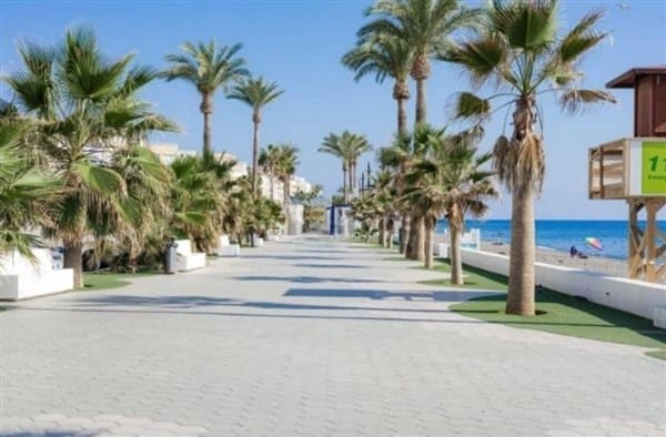 Adosado de 3 habitaciones en La Rabita en venta - 125.000 € (Ref: 9752455)