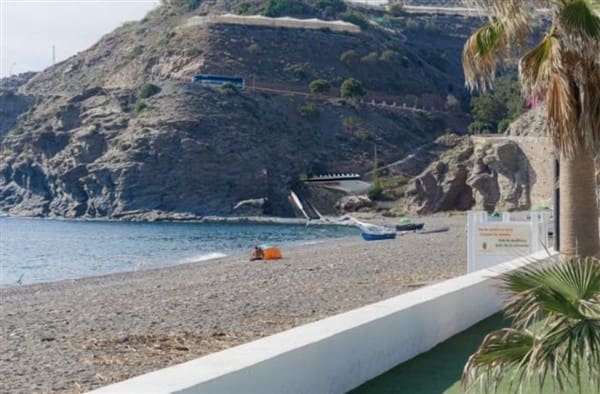 Adosado de 3 habitaciones en La Rabita en venta - 125.000 € (Ref: 9752455)