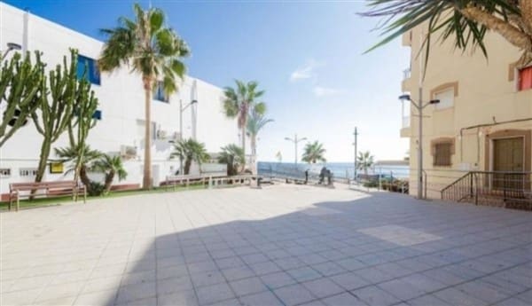 Adosado de 3 habitaciones en La Rabita en venta - 125.000 € (Ref: 9752455)