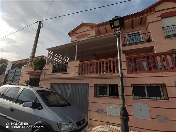 3 soveværelse Rækkehus til salg i Ventorros de la Laguna, Loja med garage - € 132.500 (Ref: 9809882)