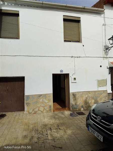 4 bedroom Townhouse for sale in Hueneja - € 66,500 (Ref: 9856282)