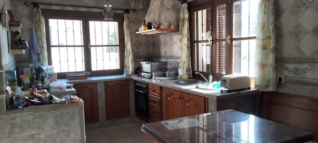 5 soveværelse Villa til salg i Los Barrios - € 550.000 (Ref: 8666832)