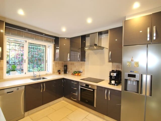 4 soverom Villa til salgs i Los Naranjos, Marbella med svømmebasseng garasje - € 950 000 (Ref: 8849953)