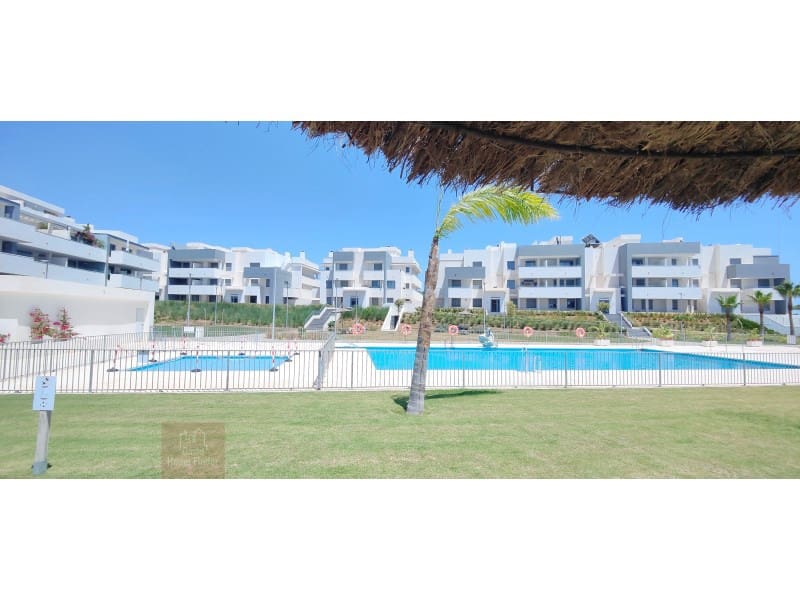 Piso de 3 habitaciones en Estepona en venta con piscina garaje - 350.000 € (Ref: 8849958)