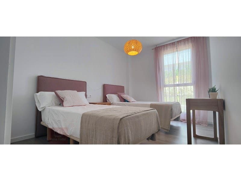 Piso de 3 habitaciones en Estepona en venta con piscina garaje - 350.000 € (Ref: 8849958)