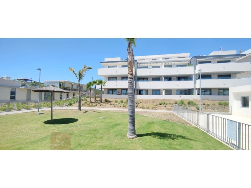 Piso de 3 habitaciones en Estepona en venta con piscina garaje - 350.000 € (Ref: 8849958)