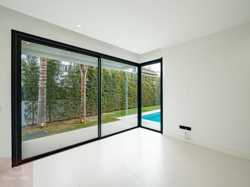 4 soveværelse Villa til salg i Golden Mile med swimmingpool garage - € 3.750.000 (Ref: 8865808)