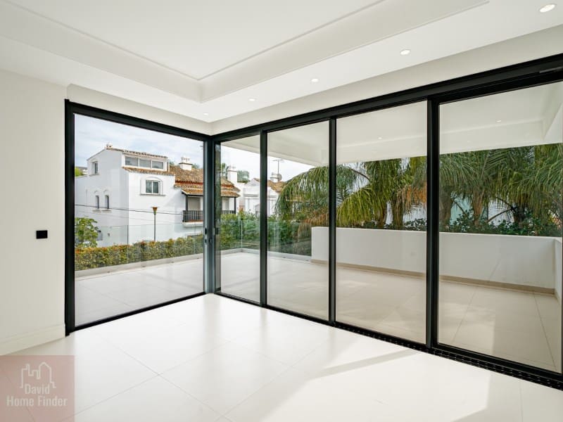 4 soveværelse Villa til salg i Golden Mile med swimmingpool garage - € 3.750.000 (Ref: 8865808)