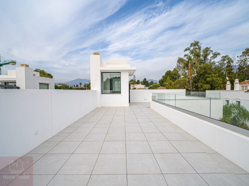 4 soveværelse Villa til salg i Golden Mile med swimmingpool garage - € 3.750.000 (Ref: 8865808)