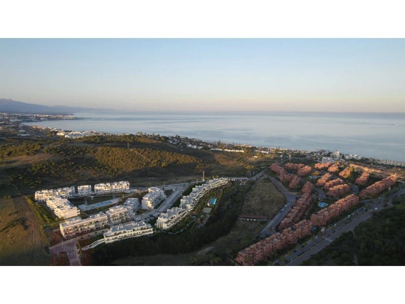 3 chambre Appartement à vendre à Estepona avec piscine garage - 413 000 € (Ref: 8939007)