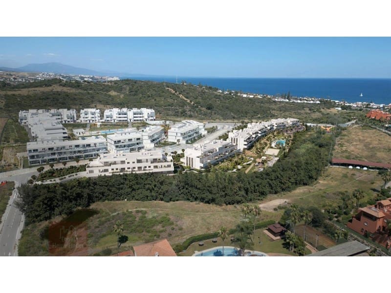 3 chambre Appartement à vendre à Estepona avec piscine garage - 413 000 € (Ref: 8939007)