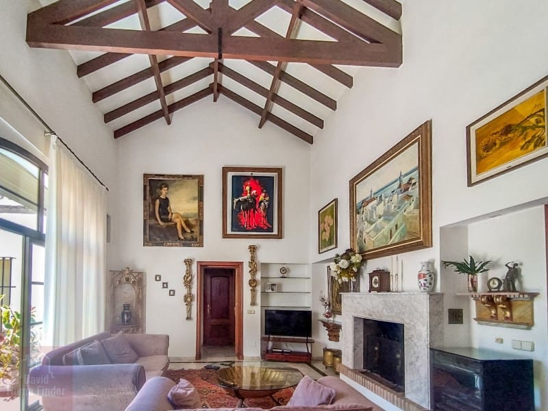 5 bedroom Villa for sale in San Pedro de Alcantara with garage - € 2,950,000 (Ref: 9042627)