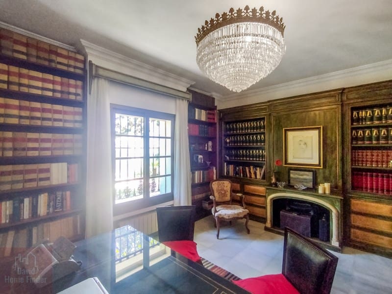 5 bedroom Villa for sale in San Pedro de Alcantara with garage - € 2,950,000 (Ref: 9042627)