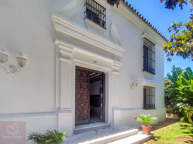 5 bedroom Villa for sale in San Pedro de Alcantara with garage - € 2,950,000 (Ref: 9042627)