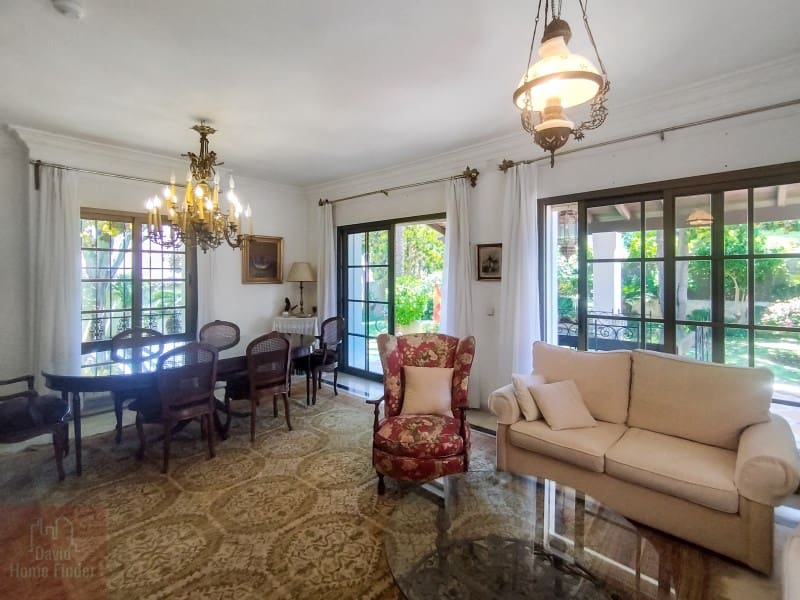 5 bedroom Villa for sale in San Pedro de Alcantara with garage - € 2,950,000 (Ref: 9042627)