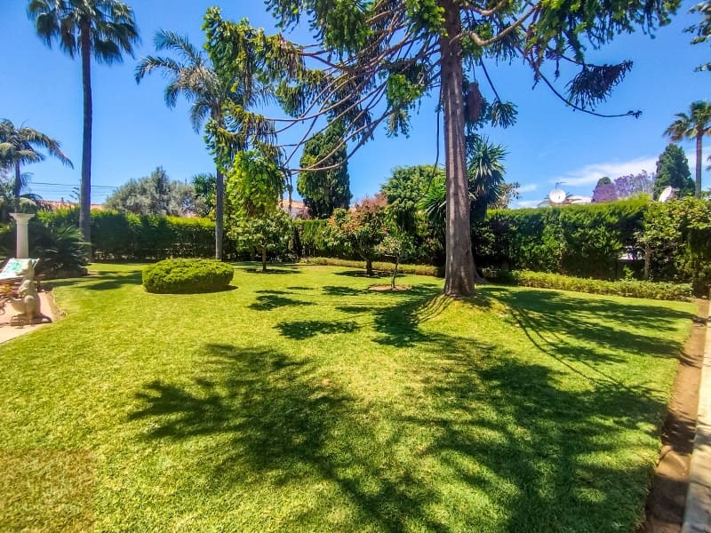 5 bedroom Villa for sale in San Pedro de Alcantara with garage - € 2,950,000 (Ref: 9042627)