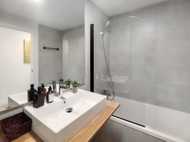 3 sypialnia Apartament do wynajęcia w New Golden Mile z basenem garażem - 3 000 € (Ref: 9042628)
