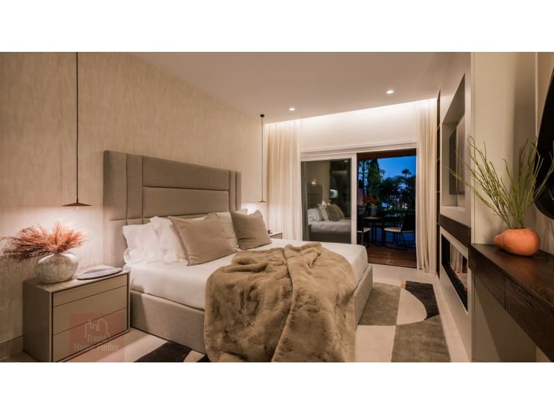 3 bedroom Beach Apartment for sale in New Golden Mile with pool garage - € 1,825,000 (Ref: 9291316)