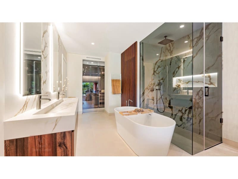 3 bedroom Beach Apartment for sale in New Golden Mile with pool garage - € 1,825,000 (Ref: 9291316)