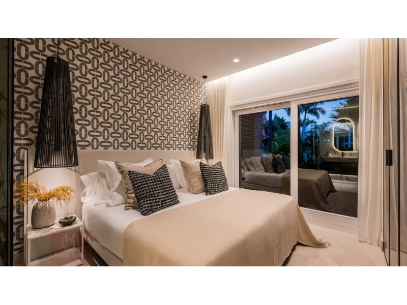 3 bedroom Beach Apartment for sale in New Golden Mile with pool garage - € 1,825,000 (Ref: 9291316)