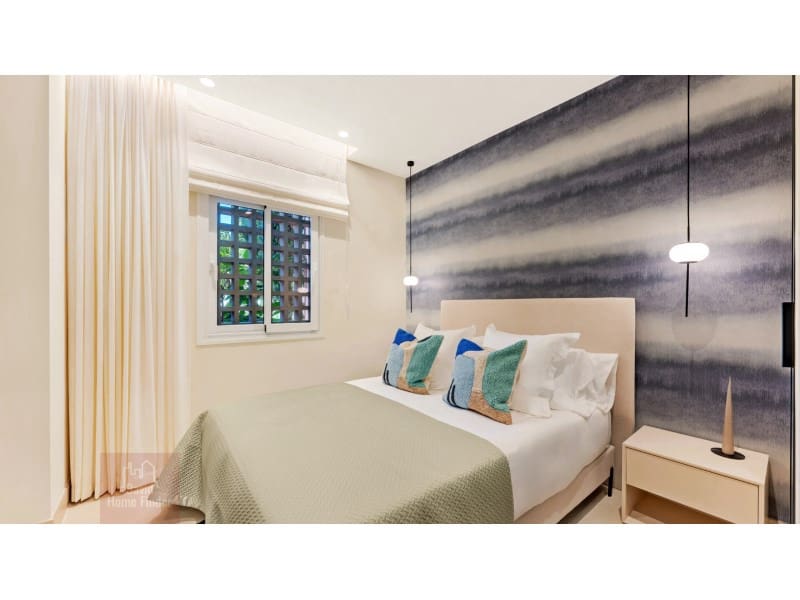 3 bedroom Beach Apartment for sale in New Golden Mile with pool garage - € 1,825,000 (Ref: 9291316)