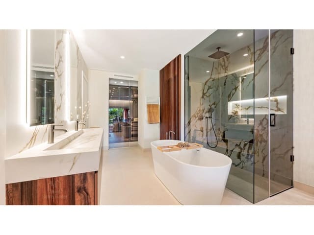 3 camera da letto Appartamento sulla Spiaggia in vendita in Selwo, Estepona con piscina garage - 1.825.000 € (Rif: 9291316)