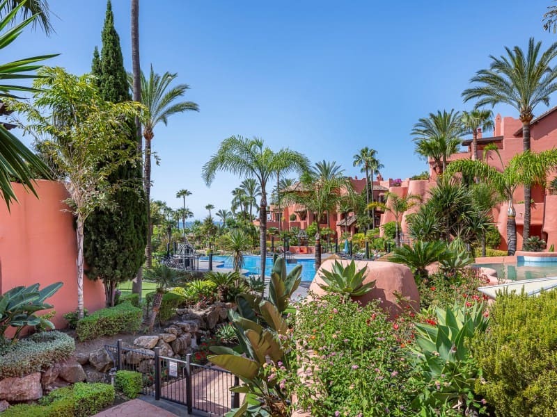 3 bedroom Beach Apartment for sale in New Golden Mile with pool garage - € 1,825,000 (Ref: 9291316)