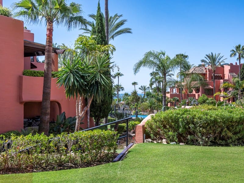 3 bedroom Beach Apartment for sale in New Golden Mile with pool garage - € 1,825,000 (Ref: 9291316)