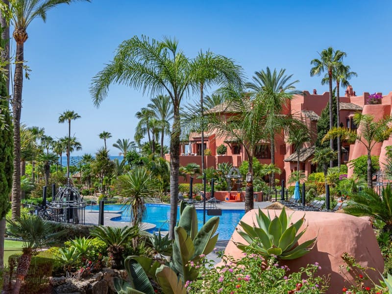 3 bedroom Beach Apartment for sale in New Golden Mile with pool garage - € 1,825,000 (Ref: 9291316)