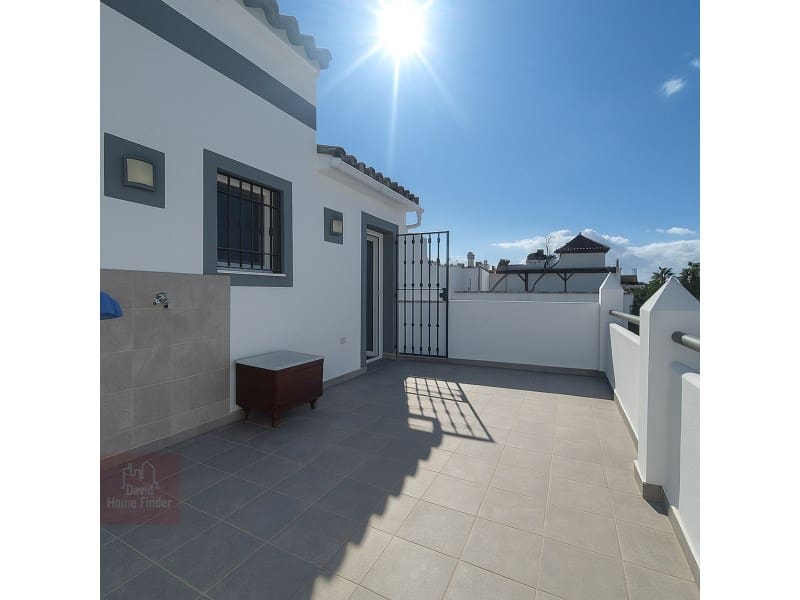 4 slaapkamer Halfvrijstaande villa te koop in Estepona - € 795.000 (Ref: 9359793)