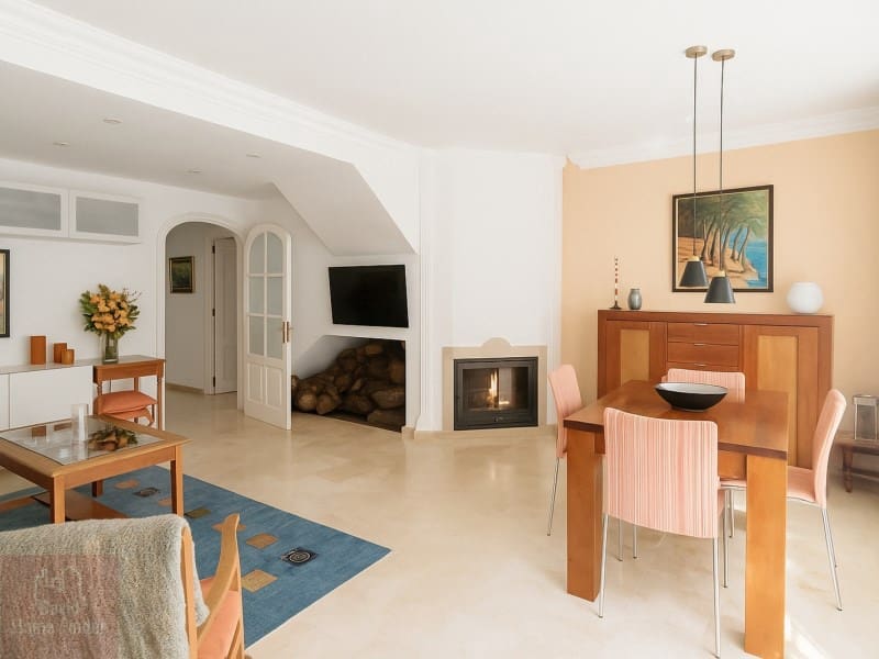 4 slaapkamer Halfvrijstaande villa te koop in Estepona - € 795.000 (Ref: 9359793)