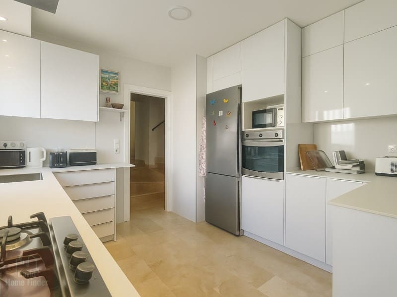 4 slaapkamer Halfvrijstaande villa te koop in Estepona - € 795.000 (Ref: 9359793)