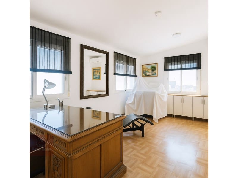 4 slaapkamer Halfvrijstaande villa te koop in Estepona - € 795.000 (Ref: 9359793)