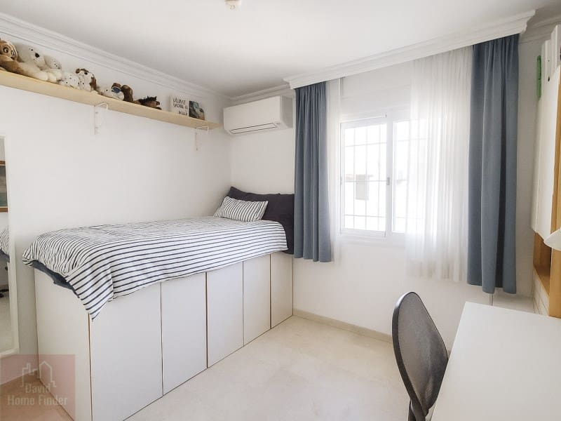 4 slaapkamer Halfvrijstaande villa te koop in Estepona - € 795.000 (Ref: 9359793)