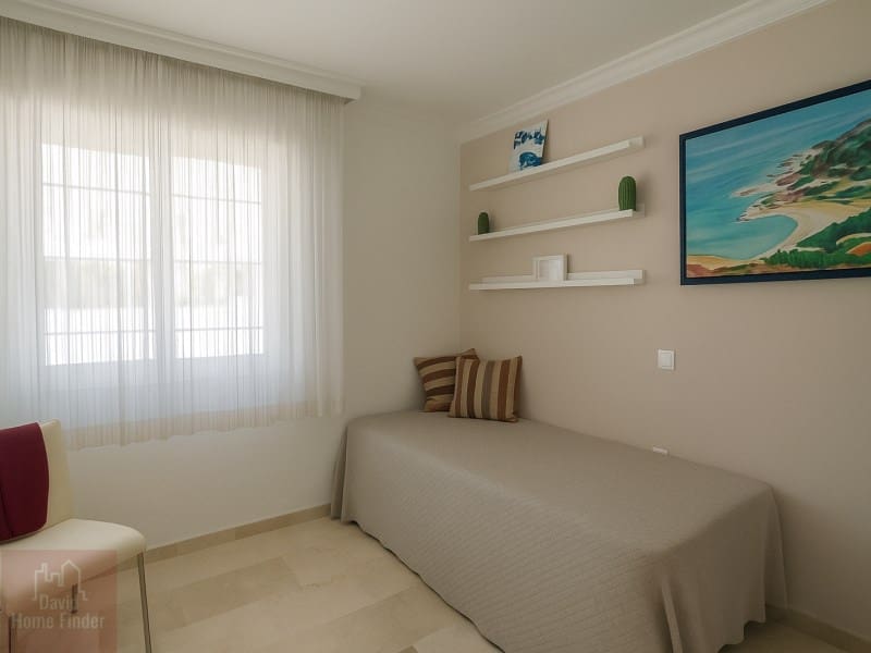 4 slaapkamer Halfvrijstaande villa te koop in Estepona - € 795.000 (Ref: 9359793)