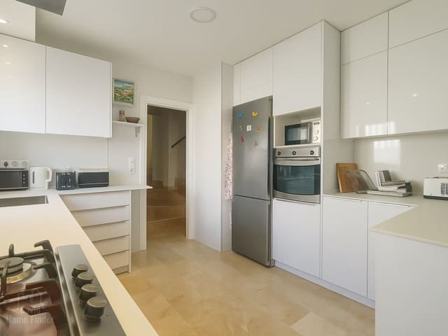 4 sovrum Semi-fristående Villa till salu i Estepona Pueblo, Estepona - 795 000 € (Ref: 9359793)