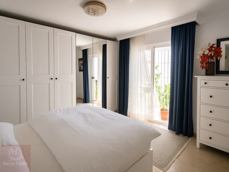 4 slaapkamer Halfvrijstaande villa te koop in Estepona - € 795.000 (Ref: 9359793)