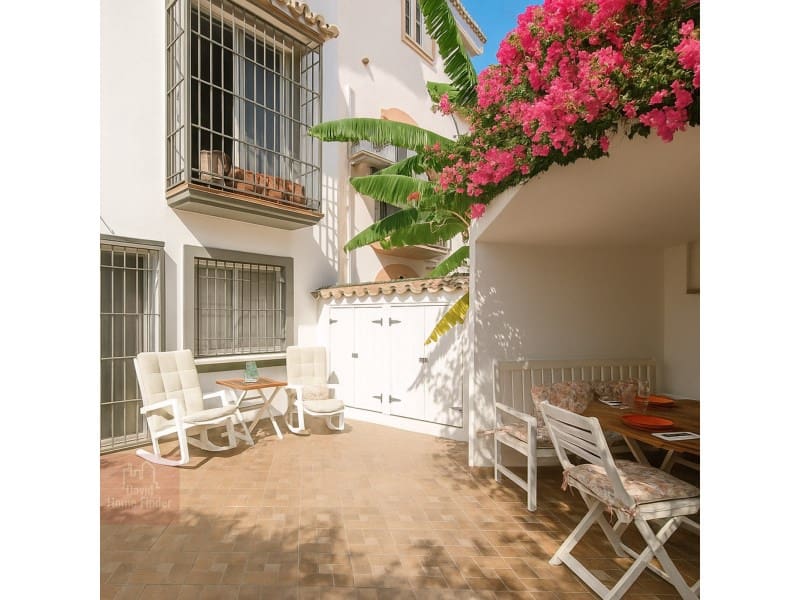 4 slaapkamer Halfvrijstaande villa te koop in Estepona - € 795.000 (Ref: 9359793)