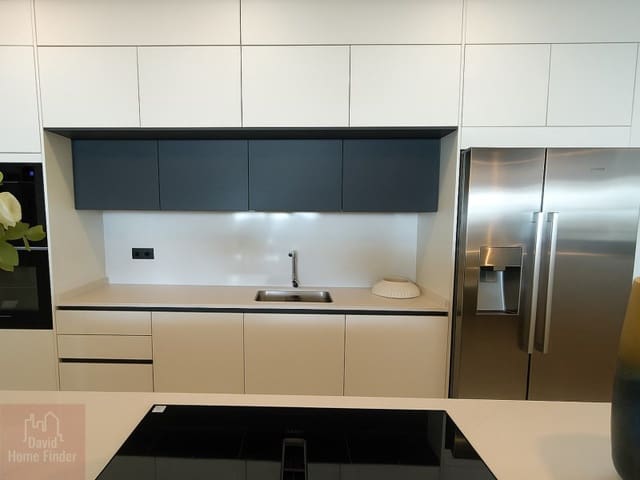 Apartamento de 3 habitaciones en Selwo, Estepona en venta con piscina - 1.495.000 € (Ref: 9375363)